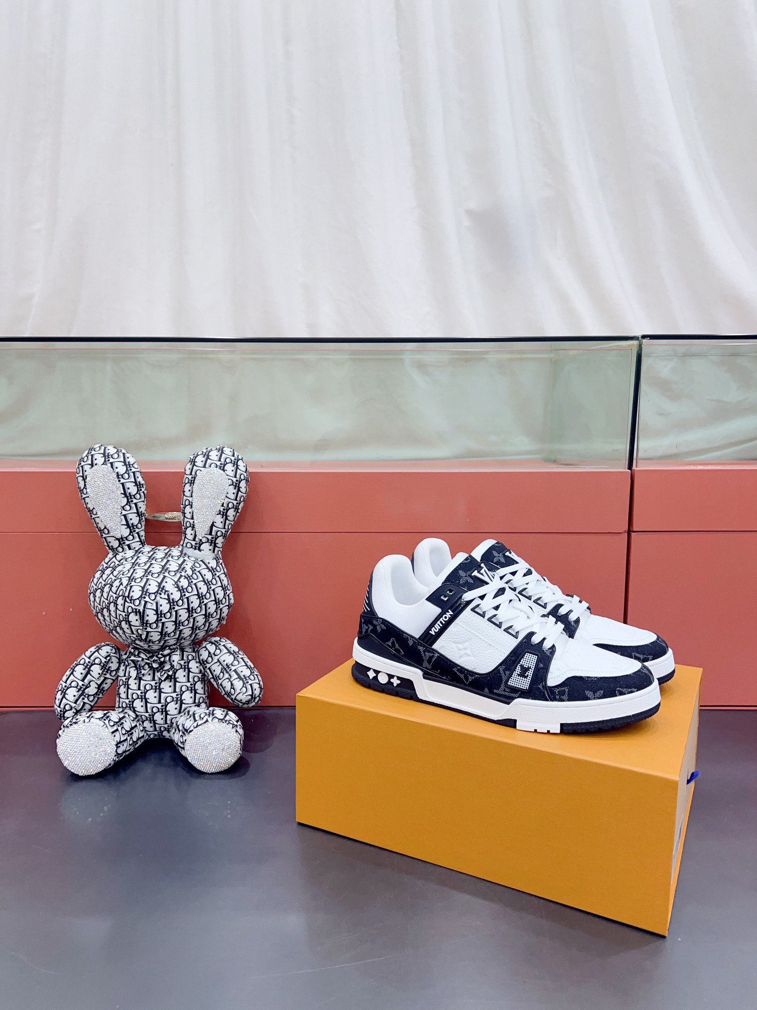 LV Trail Vintage Sneakers - Image 2