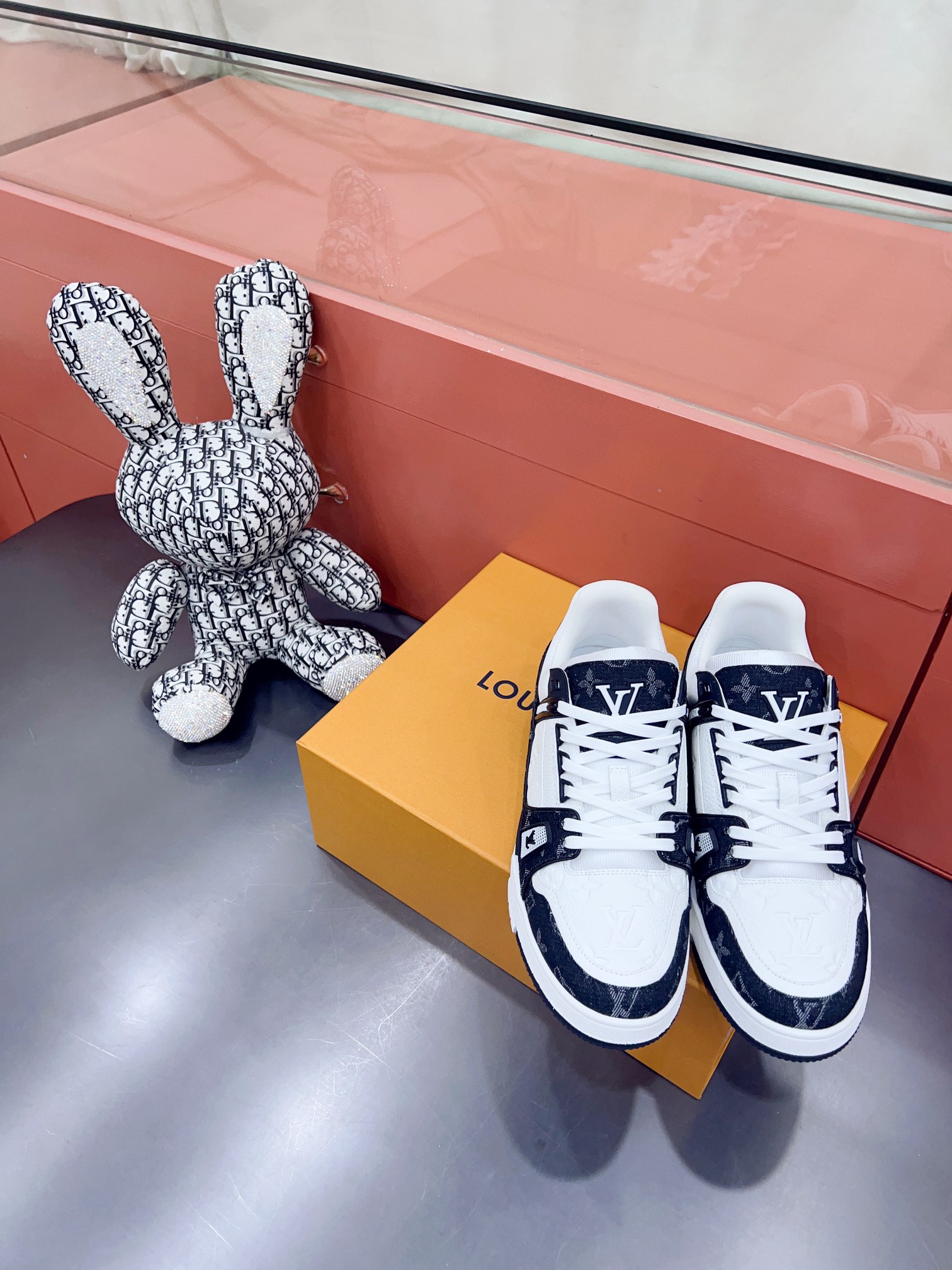 LV Trail Vintage Sneakers - Image 3